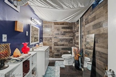 Discover the perfect blend of timeless mid-century modern design - photo 23