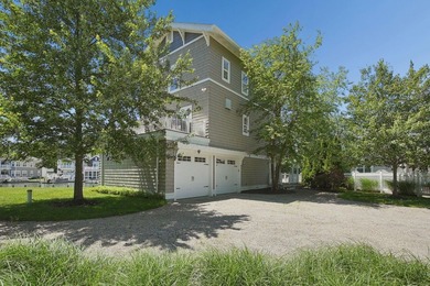 Lake Life at its Finest! This exceptional 3-story waterfront - photo 38