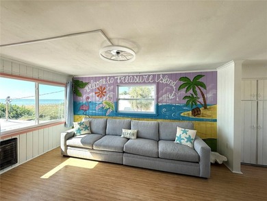 Own one of Treasure Island's rarest beachfront compounds - photo 6