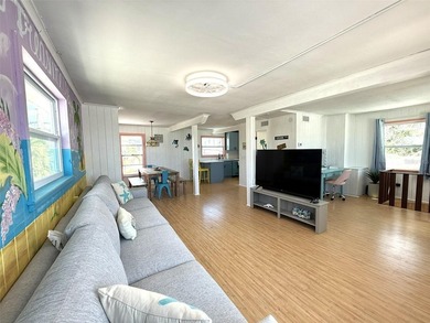 Own one of Treasure Island's rarest beachfront compounds - photo 9