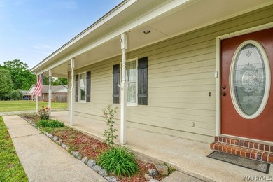 A tranquil escape, nestled on almost an acre of picturesque land - photo 4