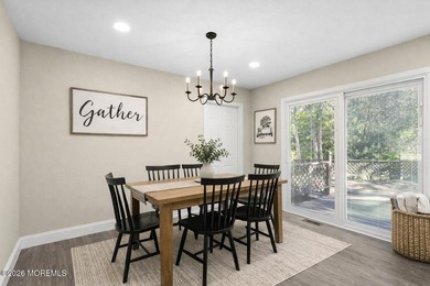Absolutely stunning, fully renovated 4-bedroom, 2-bath home - photo 11
