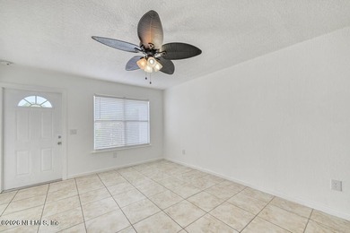 This beautifully refreshed condo has been completely cleaned and - photo 12