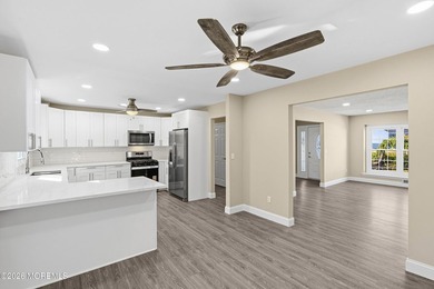 Absolutely stunning, fully renovated 4-bedroom, 2-bath home - photo 13