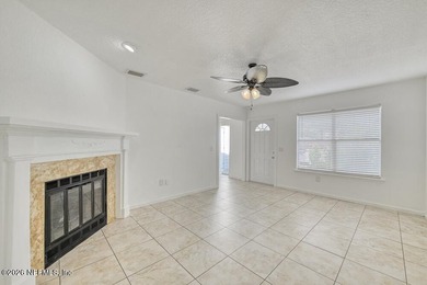 This beautifully refreshed condo has been completely cleaned and - photo 13