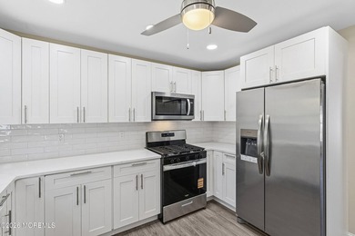Absolutely stunning, fully renovated 4-bedroom, 2-bath home - photo 15