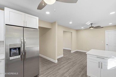 Absolutely stunning, fully renovated 4-bedroom, 2-bath home - photo 17