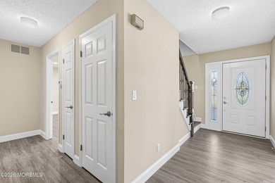 Absolutely stunning, fully renovated 4-bedroom, 2-bath home - photo 19