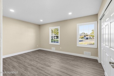 Absolutely stunning, fully renovated 4-bedroom, 2-bath home - photo 23