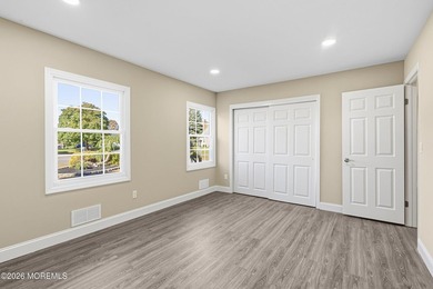 Absolutely stunning, fully renovated 4-bedroom, 2-bath home - photo 24