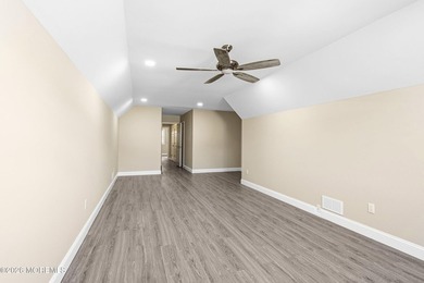 Absolutely stunning, fully renovated 4-bedroom, 2-bath home - photo 26