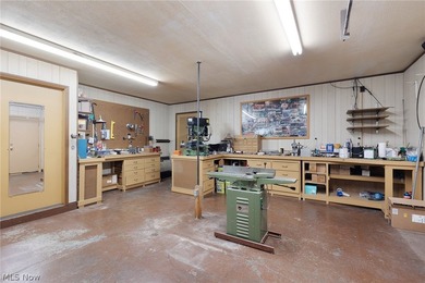 Sprawling ranch on 0.45 acres backing up to Metroparks in - photo 31