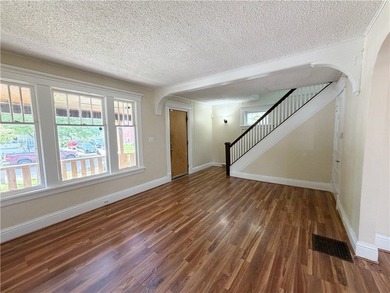 Beautifully maintained Cape Cod home located on a quiet street - photo 3