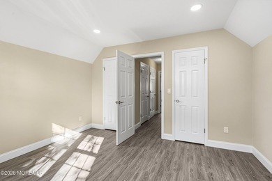 Absolutely stunning, fully renovated 4-bedroom, 2-bath home - photo 34