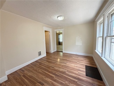 Beautifully maintained Cape Cod home located on a quiet street - photo 5