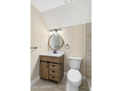 Absolutely stunning, fully renovated 4-bedroom, 2-bath home - photo 35