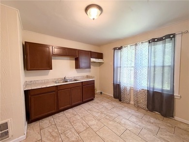 Beautifully maintained Cape Cod home located on a quiet street - photo 8