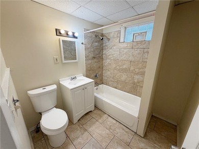 Beautifully maintained Cape Cod home located on a quiet street - photo 9