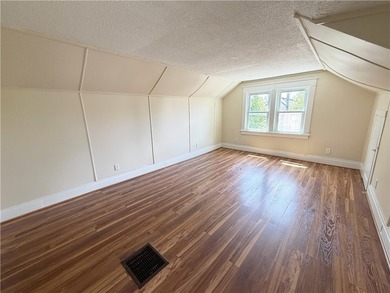 Beautifully maintained Cape Cod home located on a quiet street - photo 10