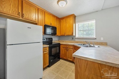 Charming 1 bedroom, 1 bath townhome offering 643 square feet of - photo 10