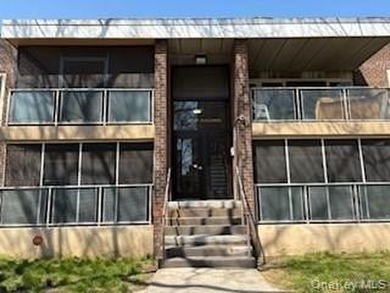 Two bedroom - 2 bath condo. Hardwood floors, enclosed screened - photo 1