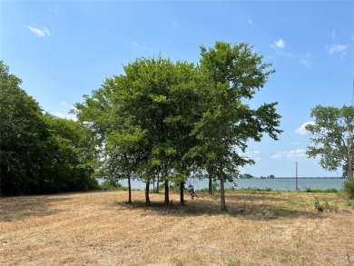 Lake Lot For Sale in Seven Points, Texas
