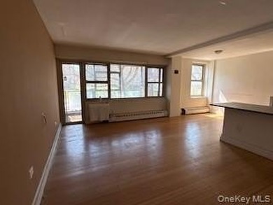 Two bedroom - 2 bath condo. Hardwood floors, enclosed screened - photo 3