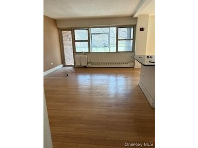 Two bedroom - 2 bath condo. Hardwood floors, enclosed screened - photo 4