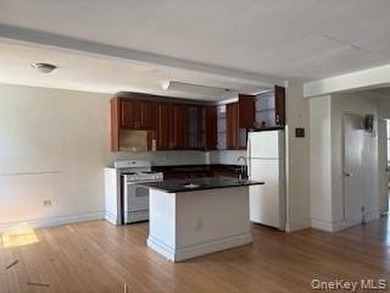 Two bedroom - 2 bath condo. Hardwood floors, enclosed screened - photo 6