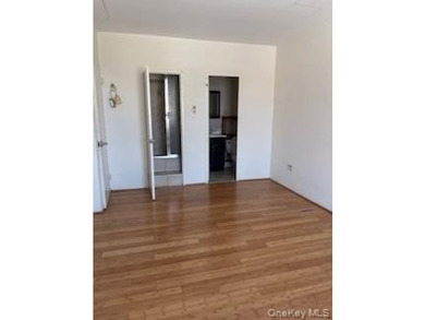 Two bedroom - 2 bath condo. Hardwood floors, enclosed screened - photo 7