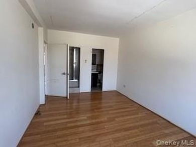 Two bedroom - 2 bath condo. Hardwood floors, enclosed screened - photo 8