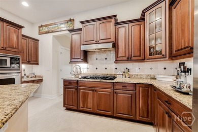 Unparalleled custom finishes, spacious rooms and an open concept - photo 11