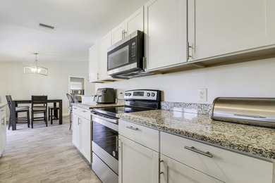Discover this charming 2Bd, 2Ba Single Family home. Centrally - photo 11
