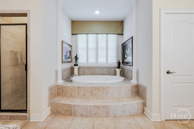 Unparalleled custom finishes, spacious rooms and an open concept - photo 17