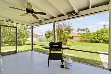 Discover this charming 2Bd, 2Ba Single Family home. Centrally - photo 18