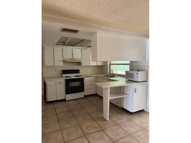 FIXER UPPER! GREAT OPPORTUNITY ON THIS TRUE 3 BEDROOM, 2 - photo 3