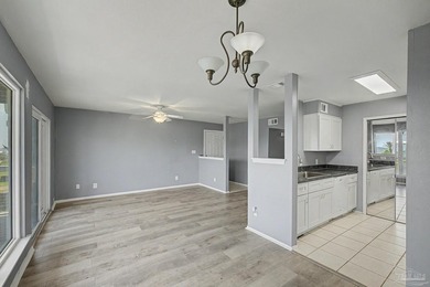 Beautiful 2 bedroom, 2 bath waterfront condo in Gulf Breeze - photo 10