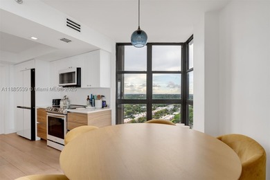 Stunning, fully renovated 2-bedroom, 2-bathroom apartment. This - photo 8