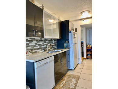 2 Bedroom 2 Bath 2 balconies, water front with a nice view, 2