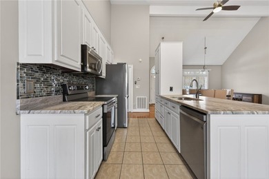 WELCOME to your new LAKE HARTWELL home! This beautiful home has - photo 12
