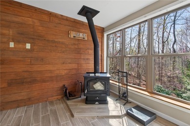 WELCOME to your new LAKE HARTWELL home! This beautiful home has - photo 24