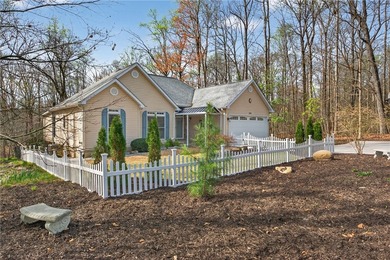 WELCOME to your new LAKE HARTWELL home! This beautiful home has - photo 26