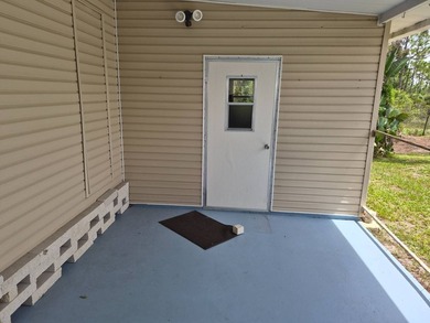 Free Golf Anyone?? This nice double wide home offers 2 bedrooms - photo 5