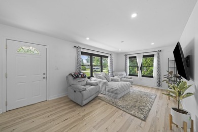 If you're looking for an affordable, move in ready home in Lake - photo 4