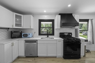 If you're looking for an affordable, move in ready home in Lake - photo 9