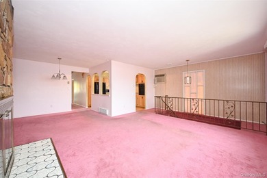Legal semi-detached 2-family home in desirable Whitestone - photo 5