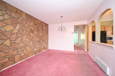 Legal semi-detached 2-family home in desirable Whitestone - photo 7