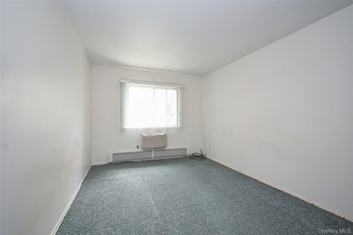 Legal semi-detached 2-family home in desirable Whitestone - photo 10