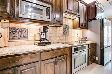 Step into this stunning 4-bedroom, 2-bathroom home with over 2 - photo 17