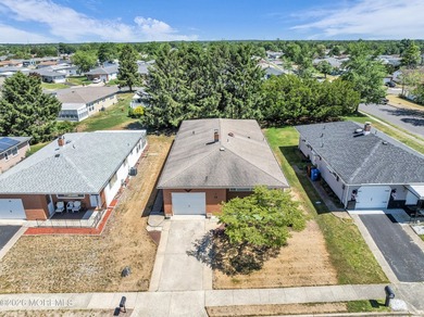 This sought-after Lakeview model is ready and waiting for its - photo 26